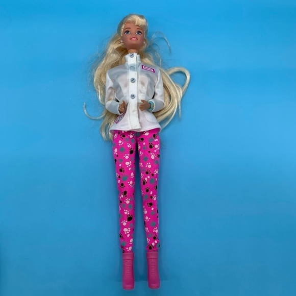 Vintage 1996 Barbie Pet Doctor Veterinarian Doll & Accessories Mattel 14603 - Picture 11 of 16